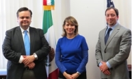 José Mario Sánchez, Consul General Remedios Gomez Arnau y JackClark.